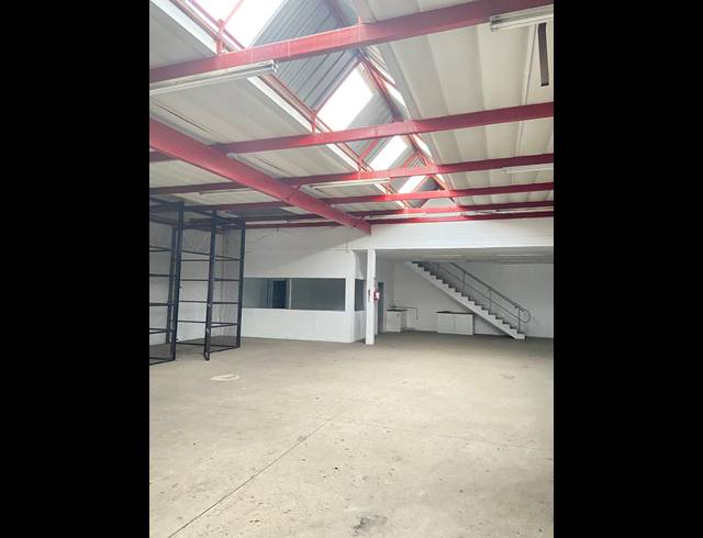 753M² WAREHOUSE TO LET IN FERNDALE